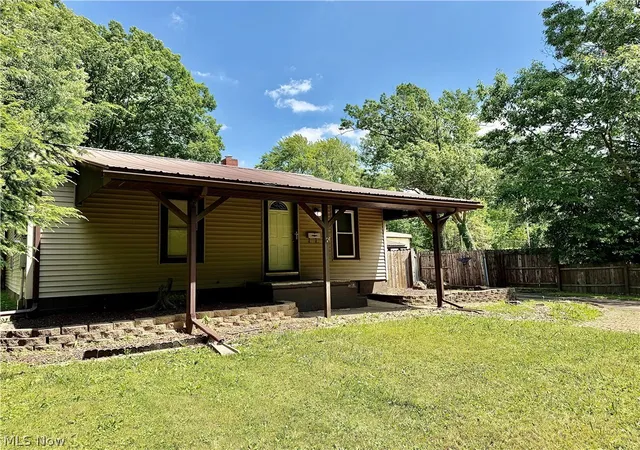 Photo 3 of Single family home for sale at 2108 Clermont Ave NE, Warren, OH 44483 | MLS# 5229526 | Listing updated on 2026-08-31