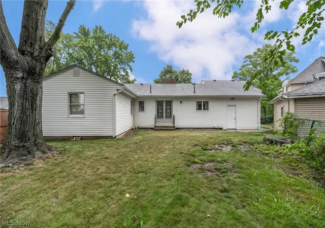Photo 3 of Single family home for sale at 1030 Hillsdale Ave, Lorain, OH 44052 | MLS# 5229444 | Listing updated on 2026-10-05