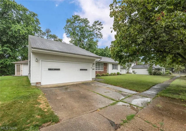 Photo 3 of Single family home for sale at 1030 Hillsdale Ave, Lorain, OH 44052 | MLS# 5229444 | Listing updated on 2026-10-05