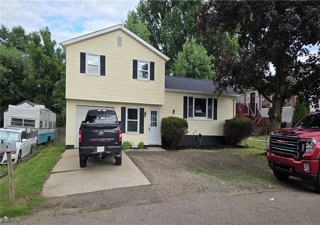 1st image of 214 Stewart Ave Nw, Massillon, OH 44646 | MLS# 5230276