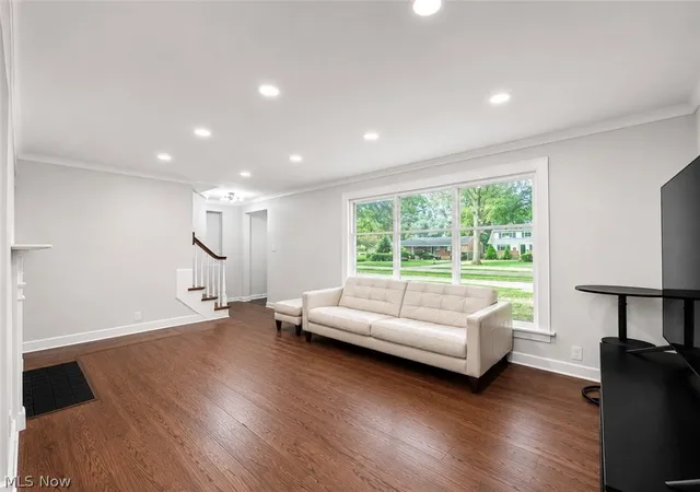 4th image of 1307 Ford Rd, Lyndhurst, OH 44124 | MLS# 5230261