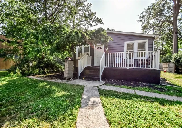 2nd image of 406 E 266th St, Euclid, OH 44132 | MLS# 5230209