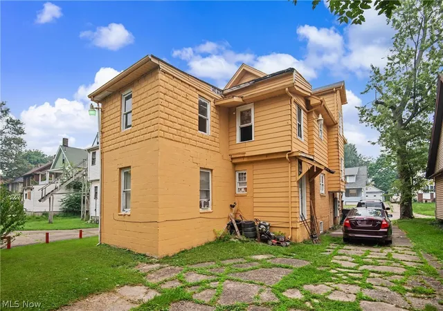 Listing Photo 4 - Condo for sale in building located at 416 Laird Ave SE, Warren, OH 44483