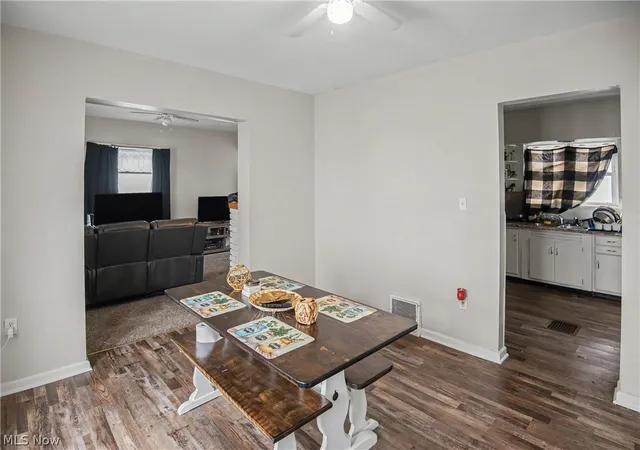Listing Photo 5 - Condo for sale in building located at 416 Laird Ave SE, Warren, OH 44483