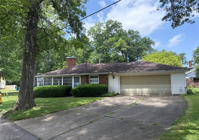 Homes for sale in Salem, OH | 950 Home Cir, Salem, OH 44460 | MLS# 5230382
