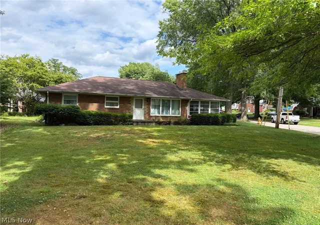 Homes for sale in Salem, OH | 950 Home Cir, Salem, OH 44460 | MLS# 5230382