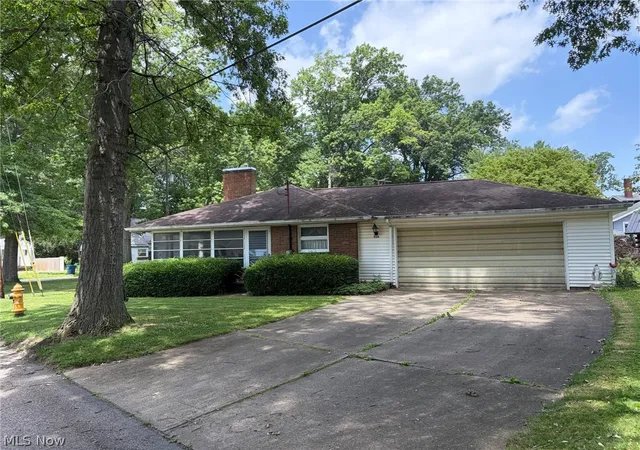 Homes for sale in Salem, OH | 950 Home Cir, Salem, OH 44460 | MLS# 5230382