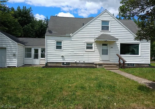 1st image of 900 Ardella Ave, Akron, OH 44306 | MLS# 5226370