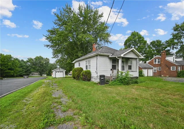 2nd image of 374 Niles Cortland Rd Se, Warren, OH 44484 | MLS# 5230328