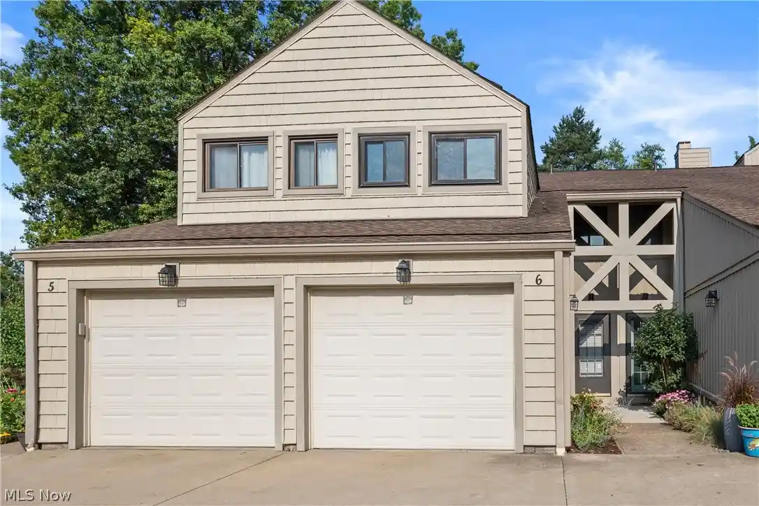 Listing Photo 2 - Condo for sale in 6 Landings Wy located at 6 Landings Wy, Avon Lake, OH 44012 - Unit 6 Landings Way