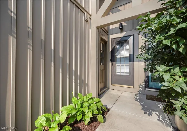 Listing Photo 4 - Condo for sale in building located at 6 Landings Wy, Avon Lake, OH 44012