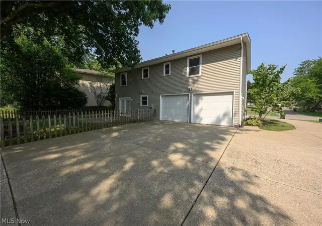 3rd image of 3345 Crownpoint St Nw, Massillon, OH 44646 | MLS# 5225444