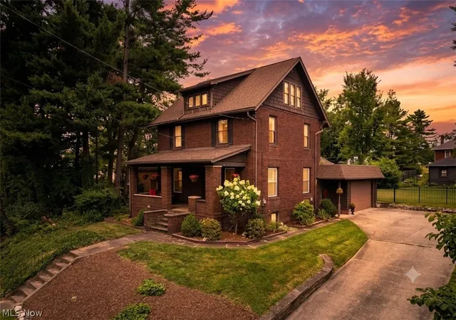 1st image of 223 Glenwood St Sw, North Canton, OH 44720 | MLS# 5229609