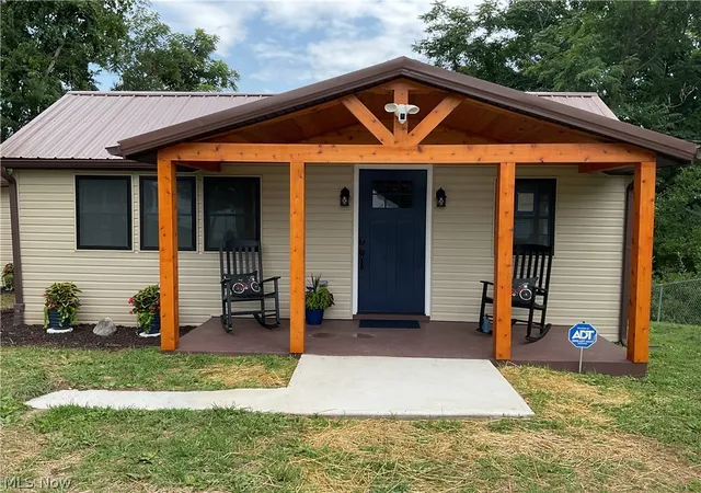 Photo 1 of Single family home for sale at 1405 Ridgeway Ave, Parkersburg, WV 26101 | MLS# 5229967 | Listing updated on 2026-08-17
