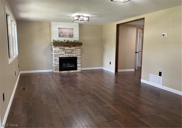 Photo 3 of Single family home for sale at 1405 Ridgeway Ave, Parkersburg, WV 26101 | MLS# 5229967 | Listing updated on 2026-08-17