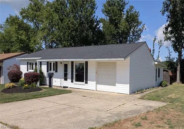4th image of 6182 Randolph Rd, Bedford Heights, OH 44146 | MLS# 5230238
