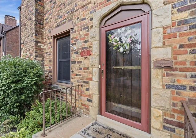 2nd image of 2579 Fenwick Rd, Cleveland, OH 44118 | MLS# 5230341