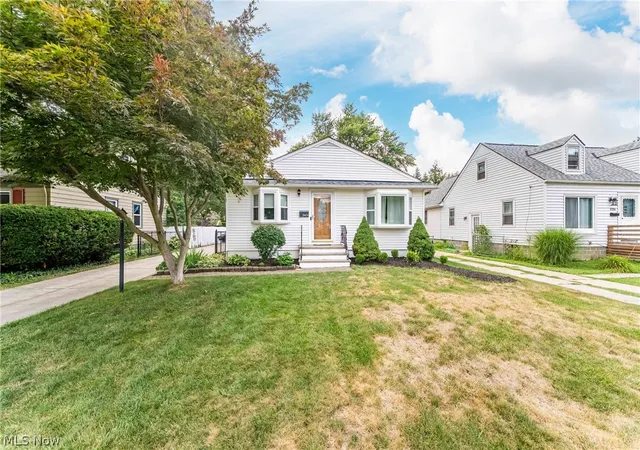 Homes for sale in North Olmsted, OH | 3404 W 231st St, North Olmsted, OH 44070 | MLS# 5230297