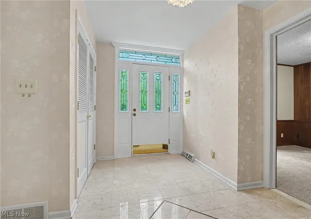 Photo 2 of Single family home for sale at 1455 Woodland Ln, Silver Lake, OH 44224 | MLS# 5230390 | Listing updated on 2026-08-27