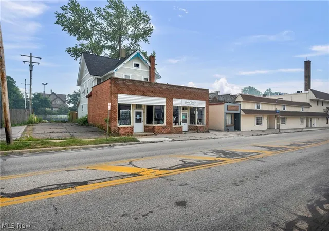 3rd image of 16 Columbus St, Bedford, OH 44146 | MLS# 5229555