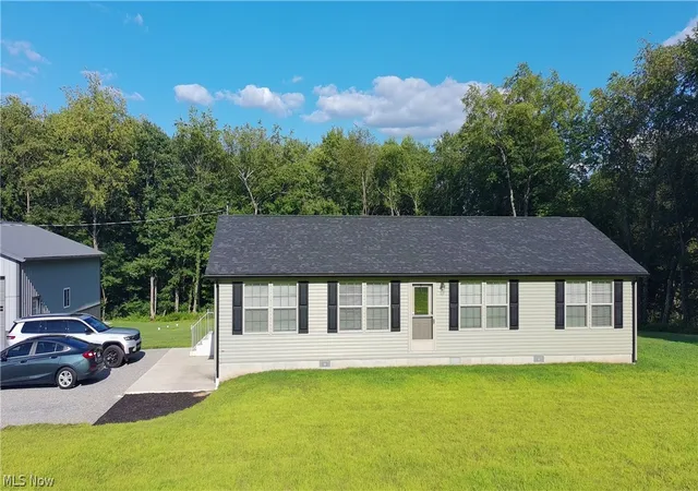 Homes for sale in East Liverpool, OH | 13542 Old Fredericktown Rd, East Liverpool, OH 43920 | MLS# 5230450
