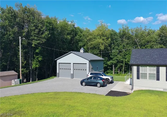 Homes for sale in East Liverpool, OH | 13542 Old Fredericktown Rd, East Liverpool, OH 43920 | MLS# 5230450