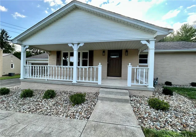 Photo 2 of Single family home for sale at 22 Orchard Dr, Youngstown, OH 44514 | MLS# 5230513 | Listing updated on 2026-08-28