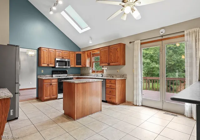 4th image of 315 Valley Brook Oval, Hinckley, OH 44233 | MLS# 5229023