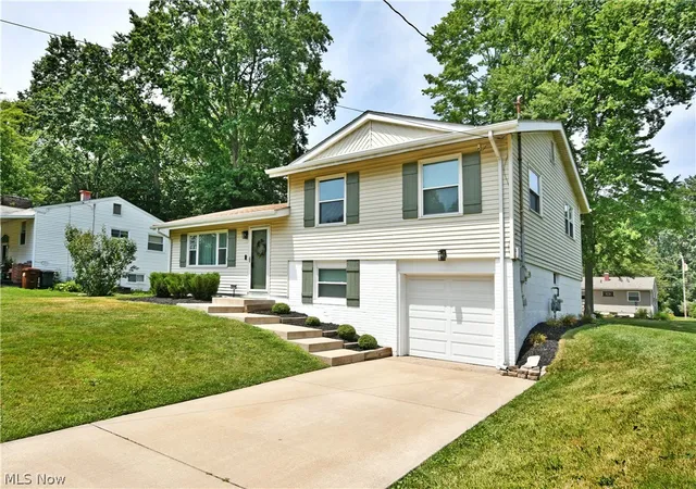 3rd image of 3819 Adrian Dr Se, Warren, OH 44484 | MLS# 5230454