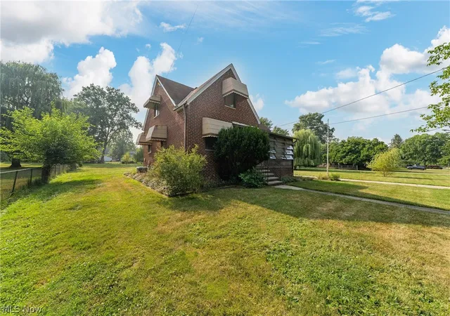 Photo 2 of Sale Pending at 4290 Dover Ctr Rd, North Olmsted, OH 44070 | MLS# 5229412 | Listing updated on 2026-08-18