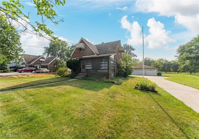 Photo 3 of Sale Pending at 4290 Dover Ctr Rd, North Olmsted, OH 44070 | MLS# 5229412 | Listing updated on 2026-08-18
