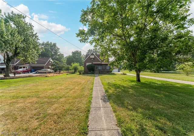 Photo 3 of Sale Pending at 4290 Dover Ctr Rd, North Olmsted, OH 44070 | MLS# 5229412 | Listing updated on 2026-08-18