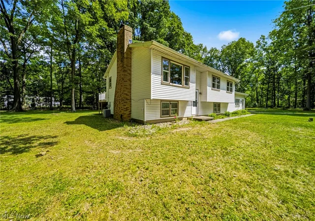 3rd image of 16320 Farley Rd, Middlefield, OH 44062 | MLS# 5230313