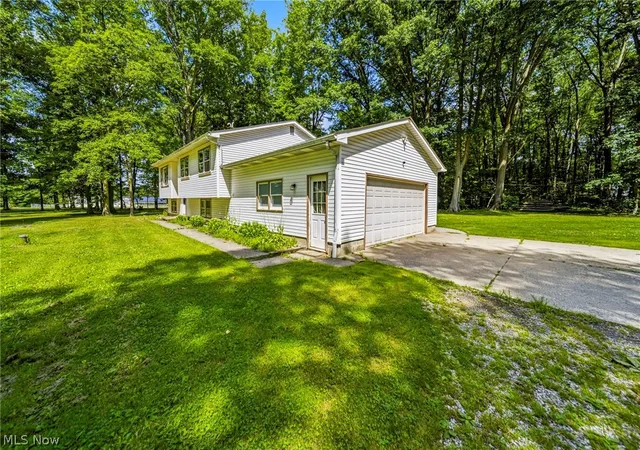 4th image of 16320 Farley Rd, Middlefield, OH 44062 | MLS# 5230313
