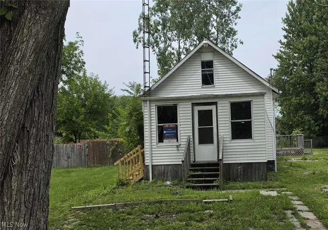 Photo 1 of Single family home for sale at 517 Dewitt St, Lorain, OH 44055 | MLS# 5230612 | Listing updated on 2026-10-05
