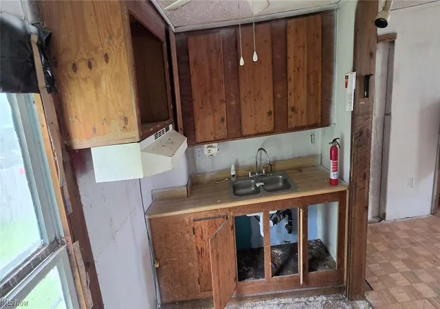 Photo 3 of Single family home for sale at 517 Dewitt St, Lorain, OH 44055 | MLS# 5230612 | Listing updated on 2026-10-05