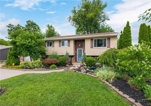 2nd image of 914 Stark St, Sheffield Lake, OH 44054 | MLS# 5230392
