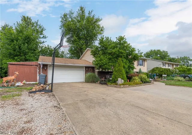 3rd image of 914 Stark St, Sheffield Lake, OH 44054 | MLS# 5230392