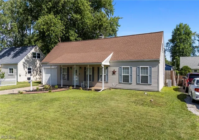 3rd image of 4845 Redwood Dr, Sheffield Lake, OH 44054 | MLS# 5229983