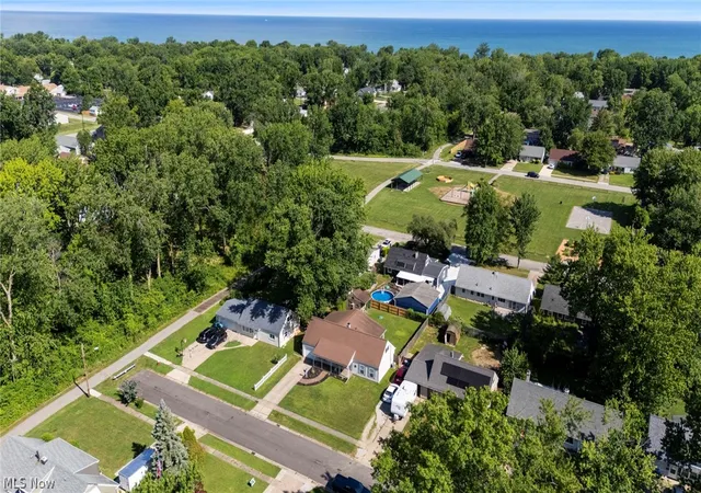 4th image of 4845 Redwood Dr, Sheffield Lake, OH 44054 | MLS# 5229983