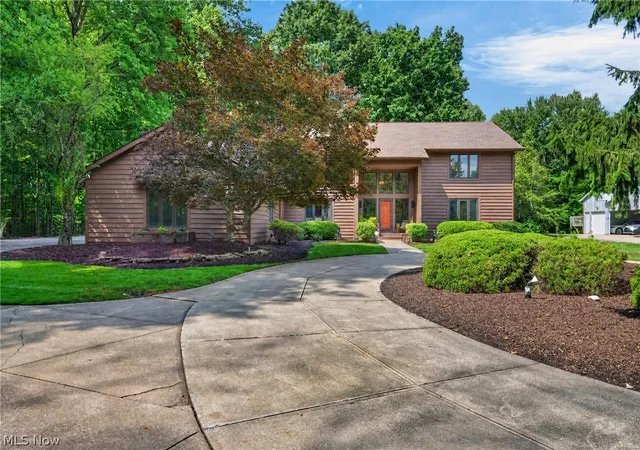 2nd image of 2571 Cedarwood Rd, Cleveland, OH 44124 | MLS# 5228407