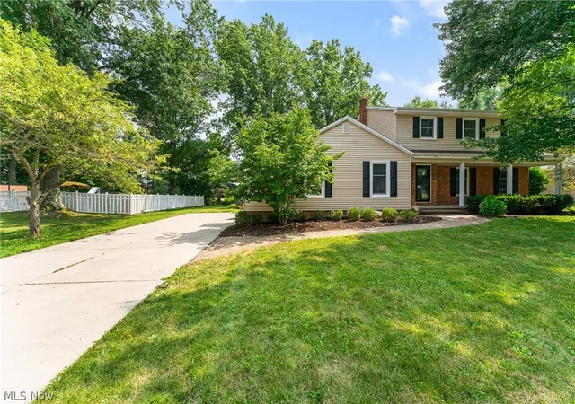 Photo 2 of Single family home for sale at 442 S Briarcliff Dr, Canfield, OH 44406 | MLS# 5229464 | Listing updated on 2026-08-10