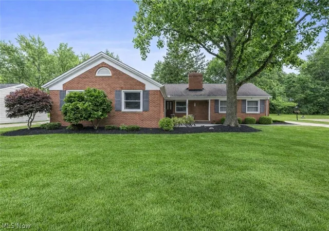 Photo 4 of Sale Pending at 6848 Rosemont Dr, Brecksville, OH 44141 | MLS# 5230591 | Listing updated on 2026-08-03