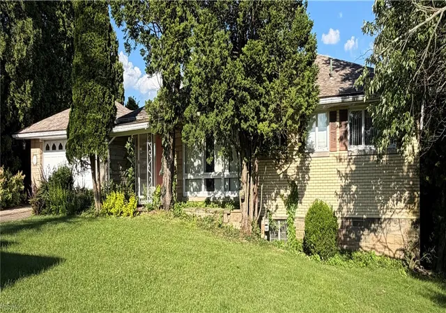 Photo 1 of Sale Pending at 610 Broadview Cir, East Liverpool, OH 43920 | MLS# 5230702 | Listing updated on 2026-08-20