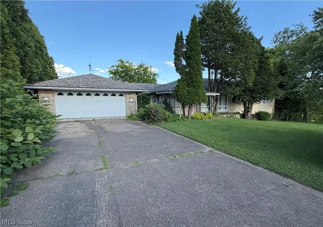 Photo 3 of Sale Pending at 610 Broadview Cir, East Liverpool, OH 43920 | MLS# 5230702 | Listing updated on 2026-08-20