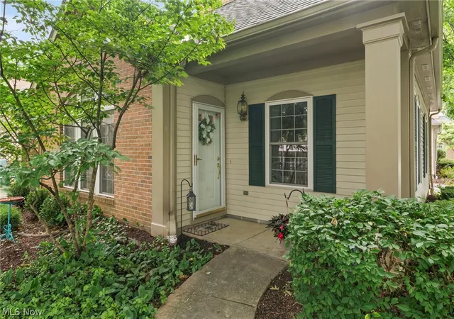 3rd image of 3061 Macintosh Dr, Westlake, OH 44145