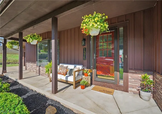 2nd image of 1375 Sackett Hills Dr, Akron, OH 44313 | MLS# 5230160