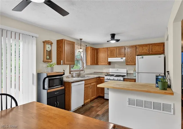 4th image of 50 Ridge Top Cir, Doylestown, OH 44230 | MLS# 5230206