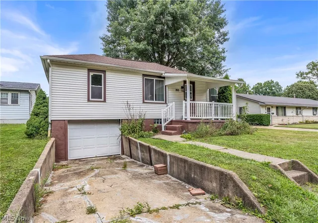 Photo 2 of Single family home for sale at 265 Main St Se, Brewster, OH 44613 | MLS# 5230781 | Listing updated on 2026-09-01