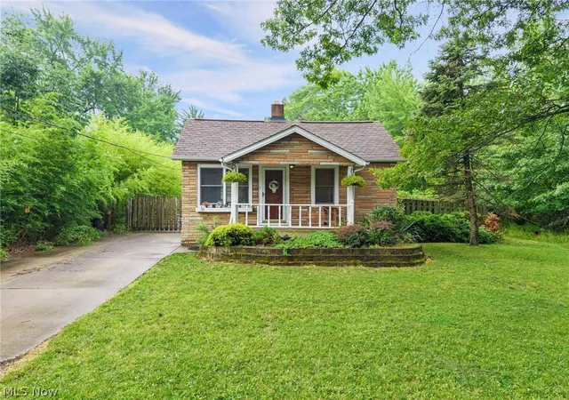2nd image of 21073 Morris Dr, Strongsville, OH 44149 | MLS# 5230715